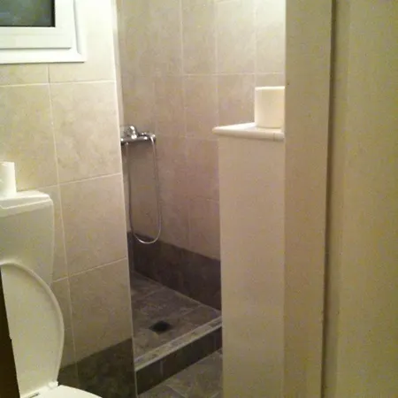 2 Bedroom Center In Apartment *
